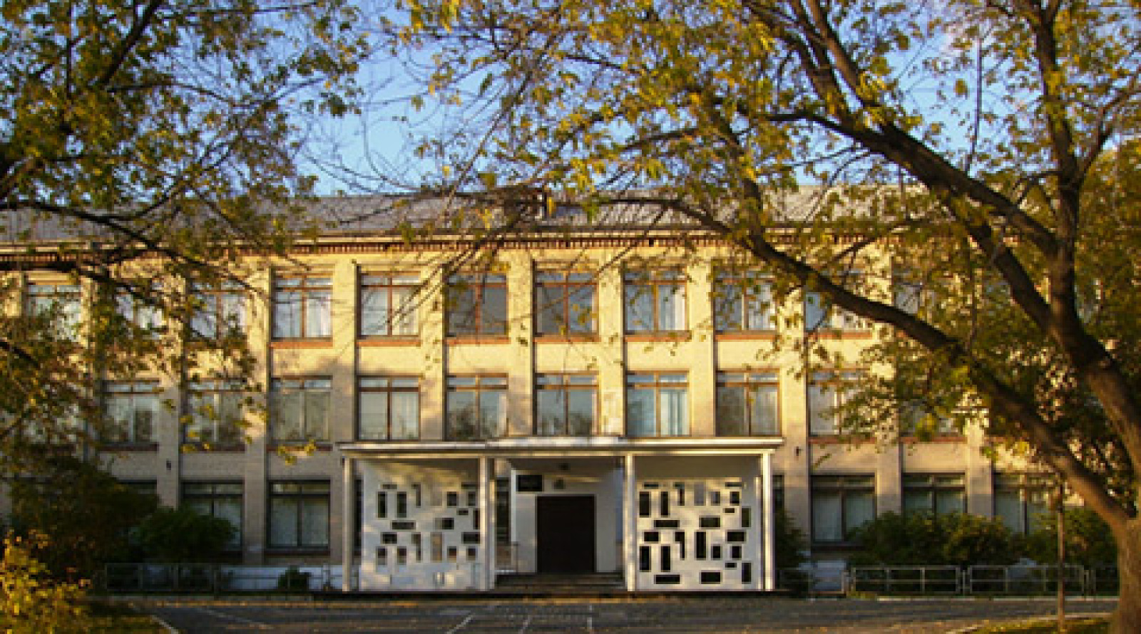 Средняя школа 3 софиполь 1960 года. Школа с мостом москва. Верхнемостская сош. Мбоу сош 3 кемь. Новосибирской средней школе №3 имени богаткова (1910).