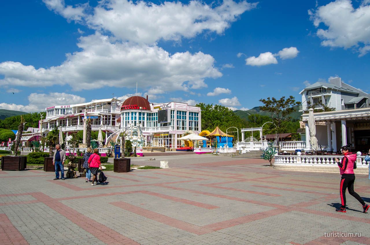 Кабардинка открыта. Курортный городок Кабардинка. Посёлок Кабардинка Краснодарский край. Геленджик поселок Кабардинка. Кабардинка Геленджик набережная.