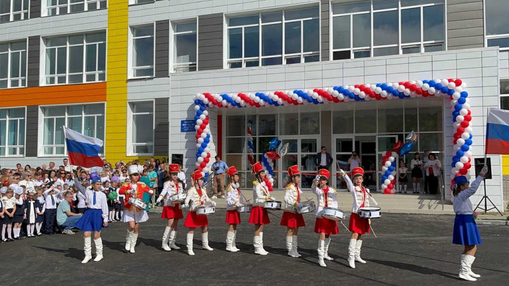 Новая школа комментарии. Большой камень школа 1 новая школа. Новая школа в большом Камне. Большой камень Приморский край школы. Школа 2 большой камень